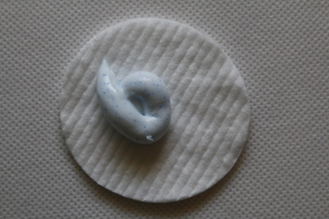 Disque démaquillant pour dentifrice