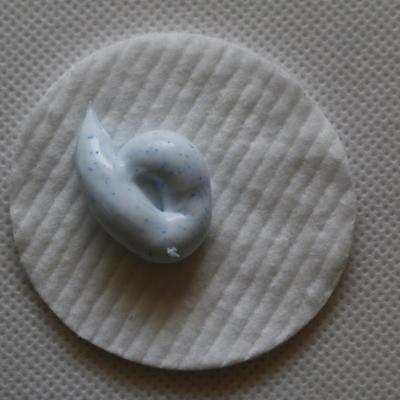 Disque démaquillant pour dentifrice