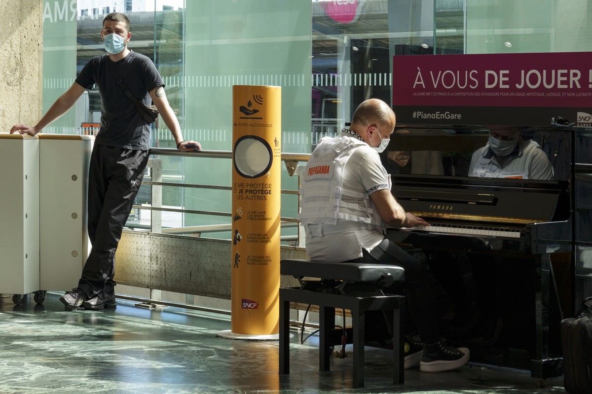 Piano a la gare
