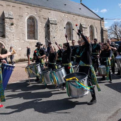 Défilé dans les rues du Fenouiller