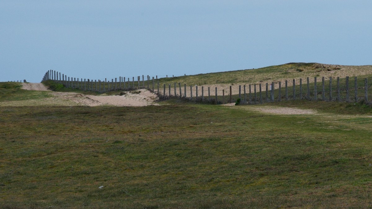 Et derrière l' enfilade la mer