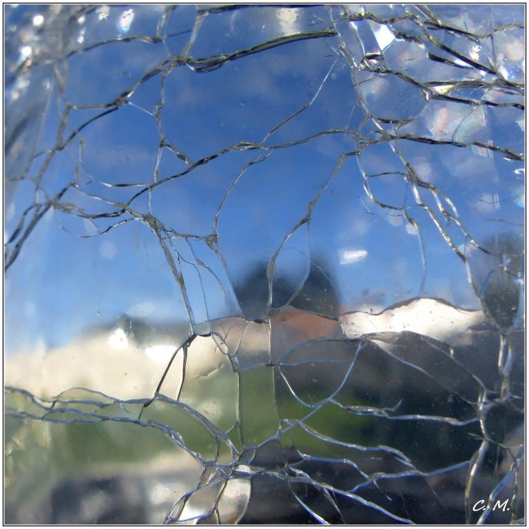 Miroir brisé
